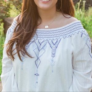 Skies and Blue a Dillard’s brand top